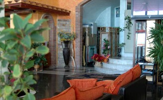 Área de estar no saguão