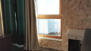 Minibar, in-room safe, desk, free WiFi - Hotel Esperia (Piombino)