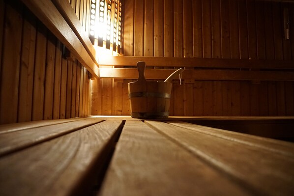 Sauna, steam room
