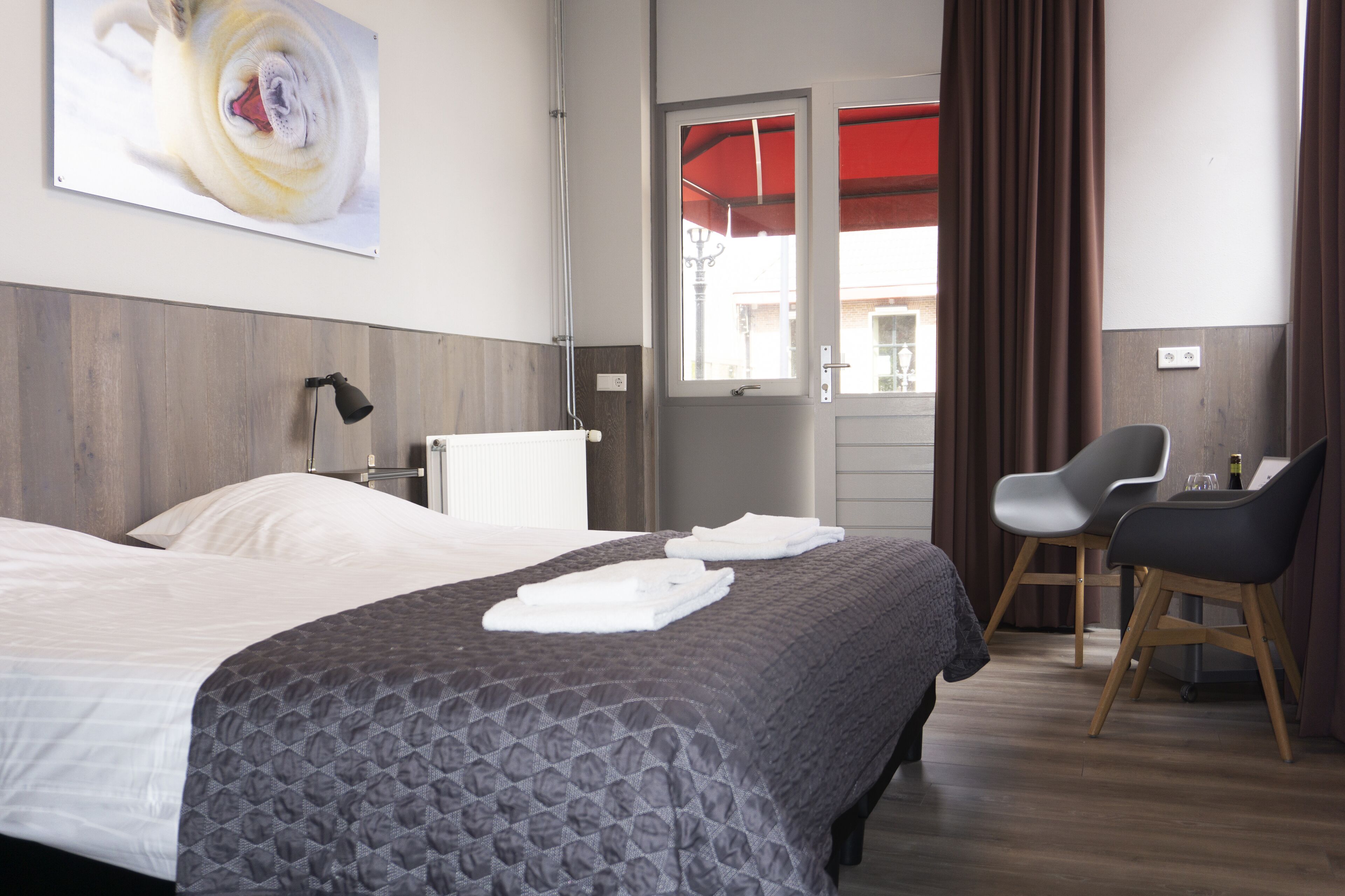 雙人房 | 書桌、嬰兒床 (收費)、摺床/加床 (收費)、免費 Wi-Fi