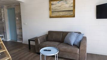 Klassiek appartement | Woonkamer | Flatscreentelevisie