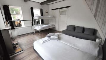 Grand House | Desk, cots/infant beds, rollaway beds, free WiFi