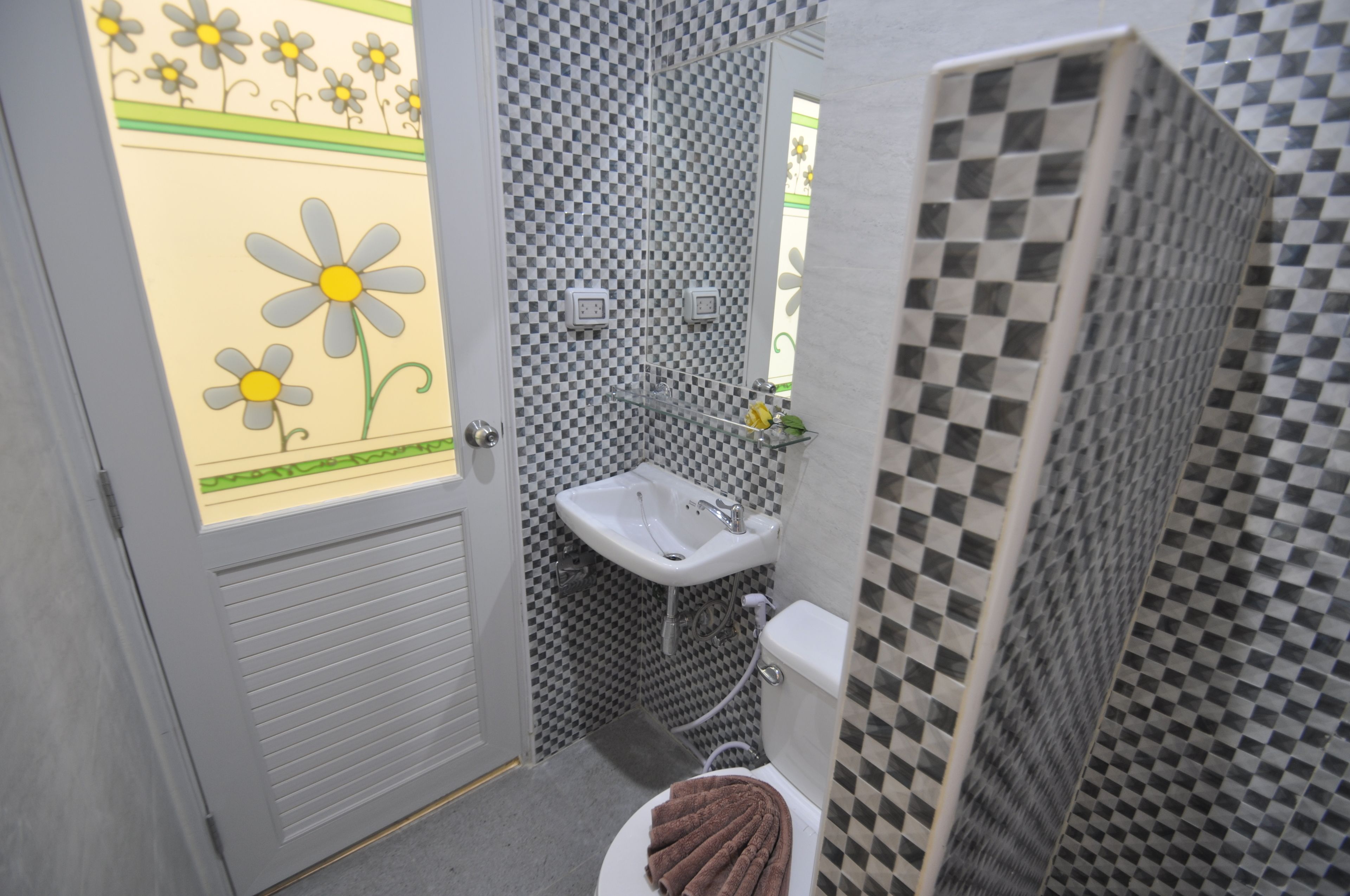 comfort double room, 1 king bed, non smoking, garden view | bathroom | shower, free toiletries, hair dryer, towels