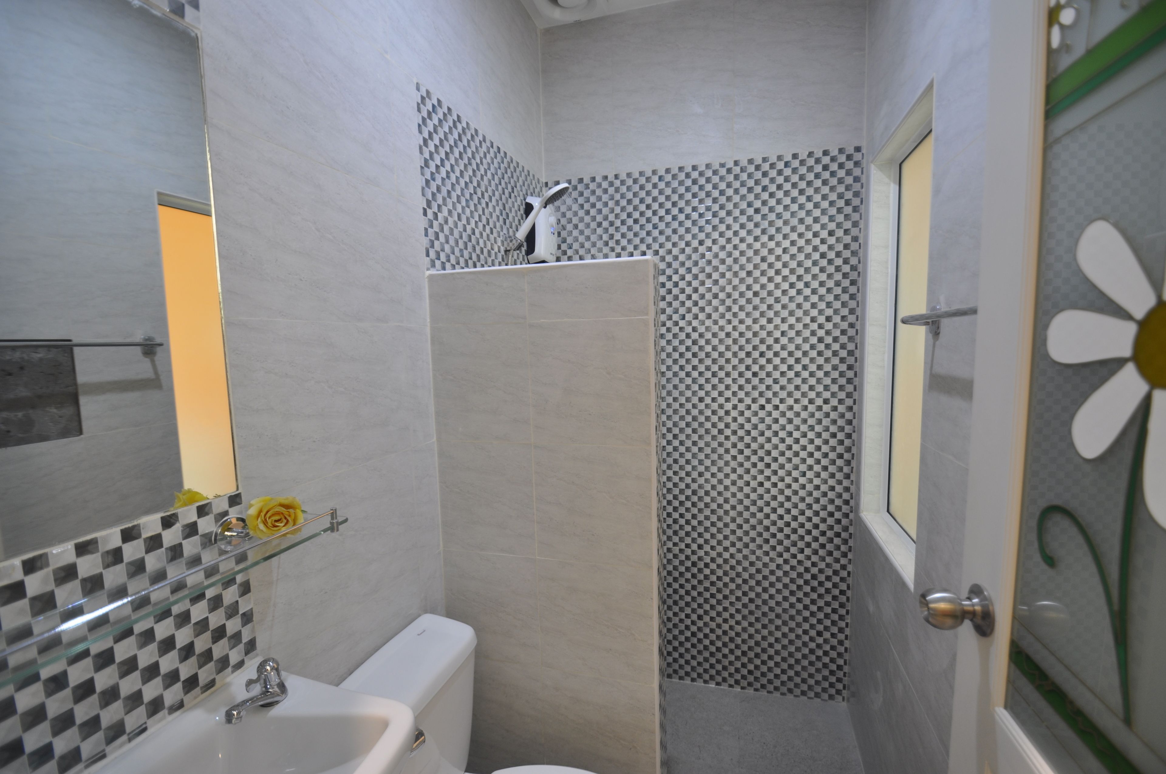 comfort double room, 1 king bed, non smoking, garden view | bathroom | shower, free toiletries, hair dryer, towels