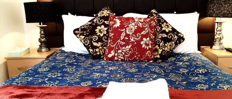 Habitación Deluxe, baño en la habitación | Escritorio, tabla de planchar con plancha y wifi gratis