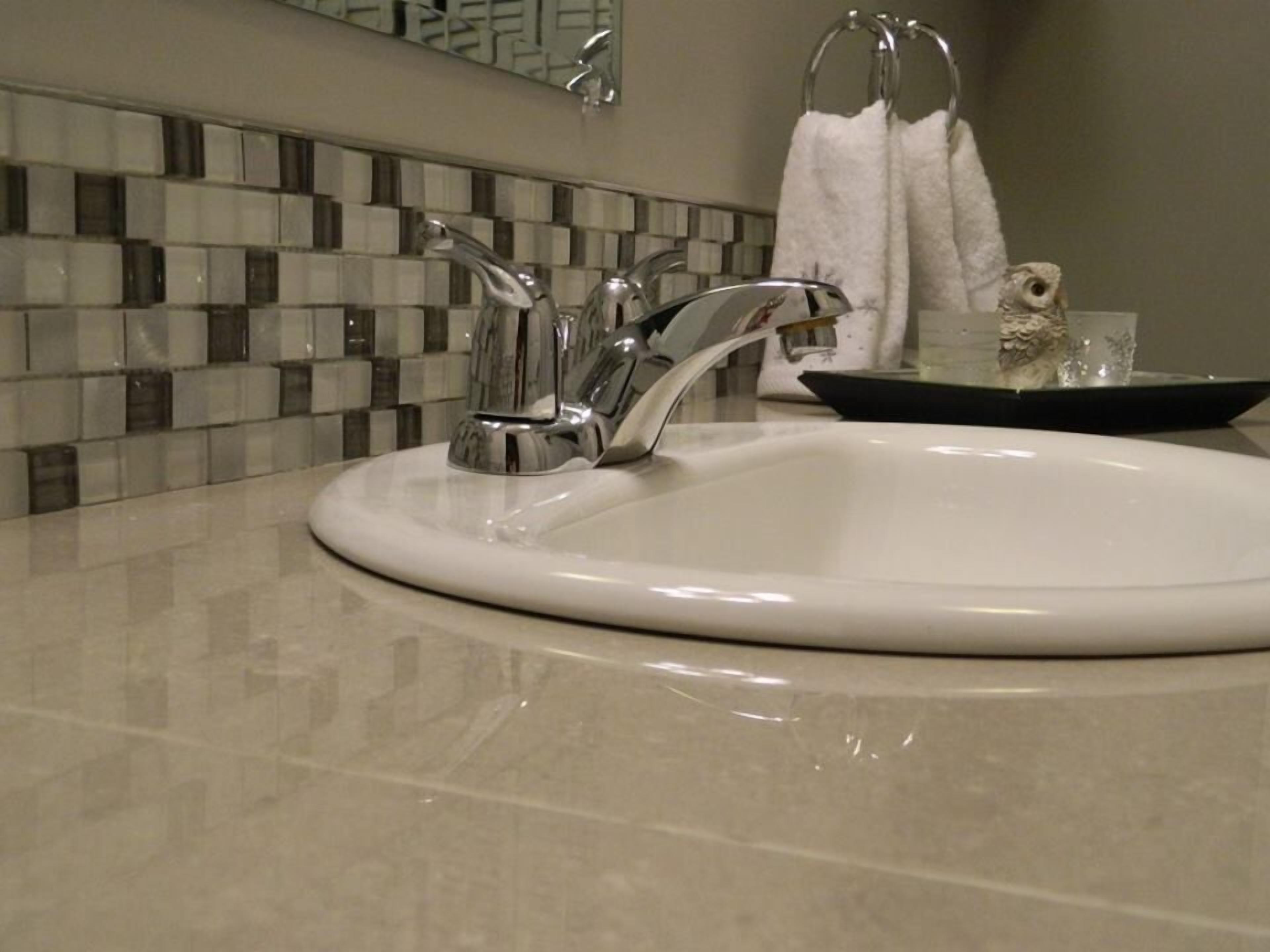 Quarto luxo, suíte | Pia do banheiro