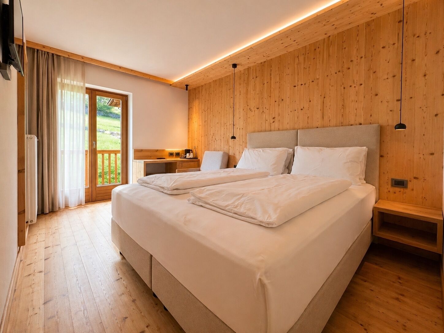 Phòng đôi hoặc 2 giường đơn Tiêu chuẩn, ban công | Bộ đồ giường cao cấp, chăn bông, két bảo mật tại phòng, bàn 