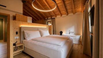 Chalet, bad | Luxe beddengoed, donsdekens, een kluis op de kamer, een bureau