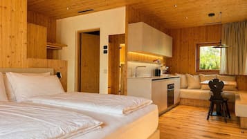 Chalet, sauna | Zona de estar | Una televisión de pantalla plana