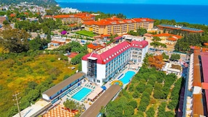 Vista frontal de la propiedad