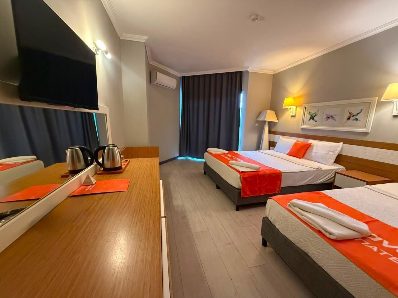 Minibar, desk, soundproofing, bed sheets