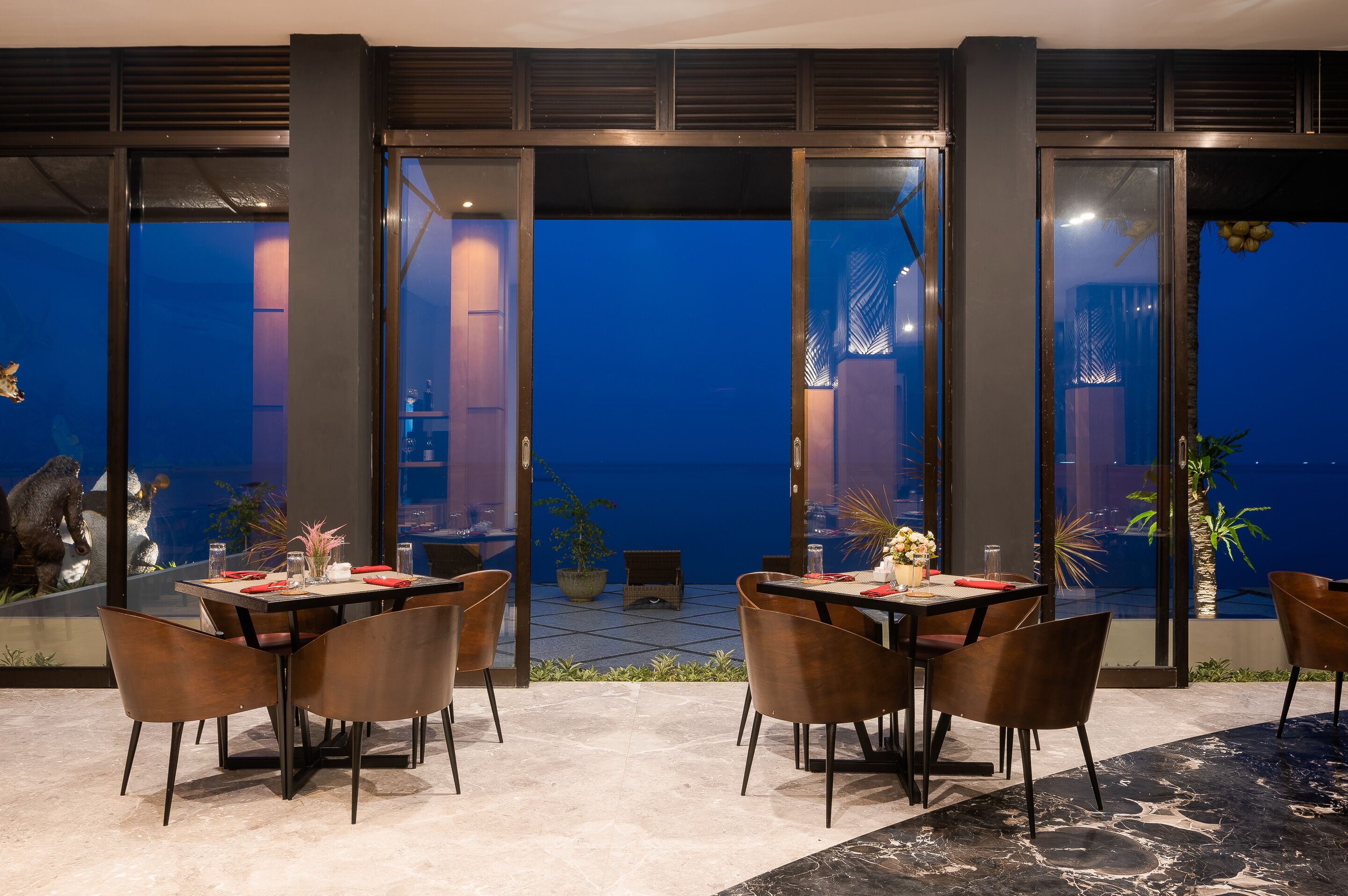 breakfast and lunch served