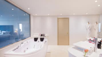 Suite Royal, 1 cama de matrimonio grande | Baño | Bañera y ducha independientes y cabezal de ducha tipo lluvia