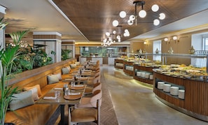 2 restaurants, breakfast, lunch, dinner served; international cuisine - DoubleTree by Hilton Casablanca City Centre (Casablanca)