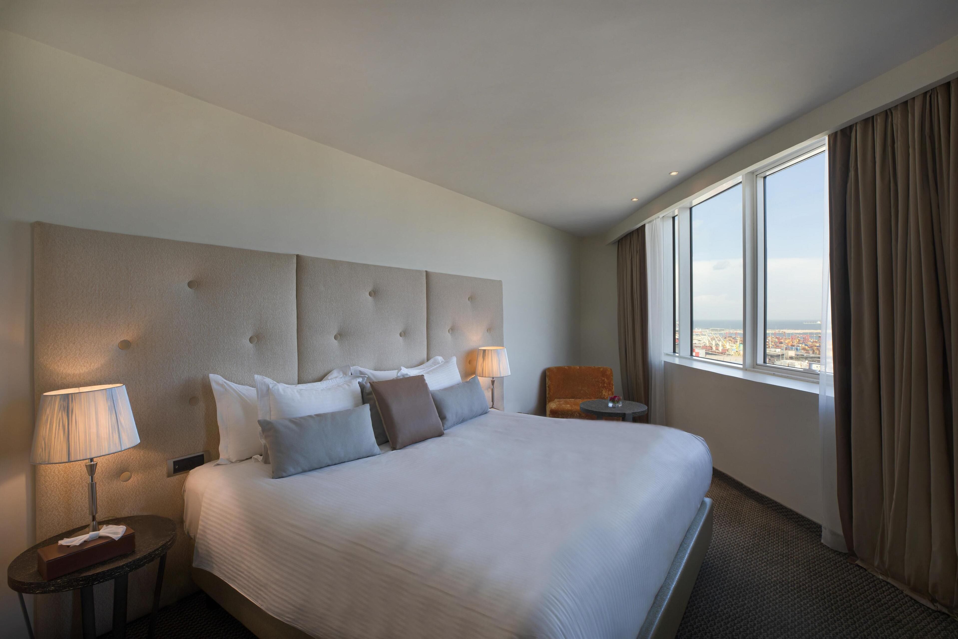 Deluxe Suite, 1 King Bed, Bay View