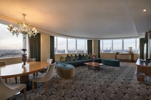 Presidentiële suite, 1 kingsize bed | Woonruimte | Ledtelevisie