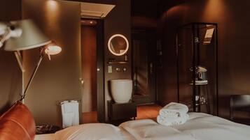 Standaard tweepersoonskamer, 1 kingsize bed | Donzen dekbedden, een kluis op de kamer, geluiddichte muren, gratis wifi