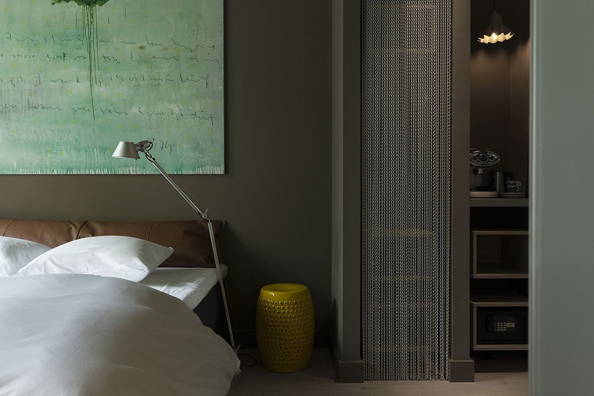 standard double room, 1 king bed | in-room safe, soundproofing, cots/infant beds, rollaway beds