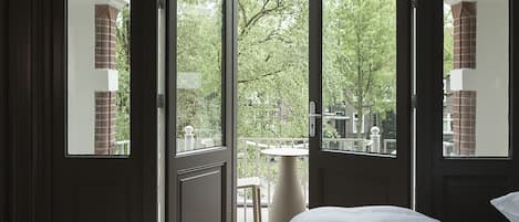 Standard-Doppelzimmer, 1 Queen-Bett (Small) | Zimmersafe, schallisolierte Zimmer, Babybetten, kostenloses WLAN