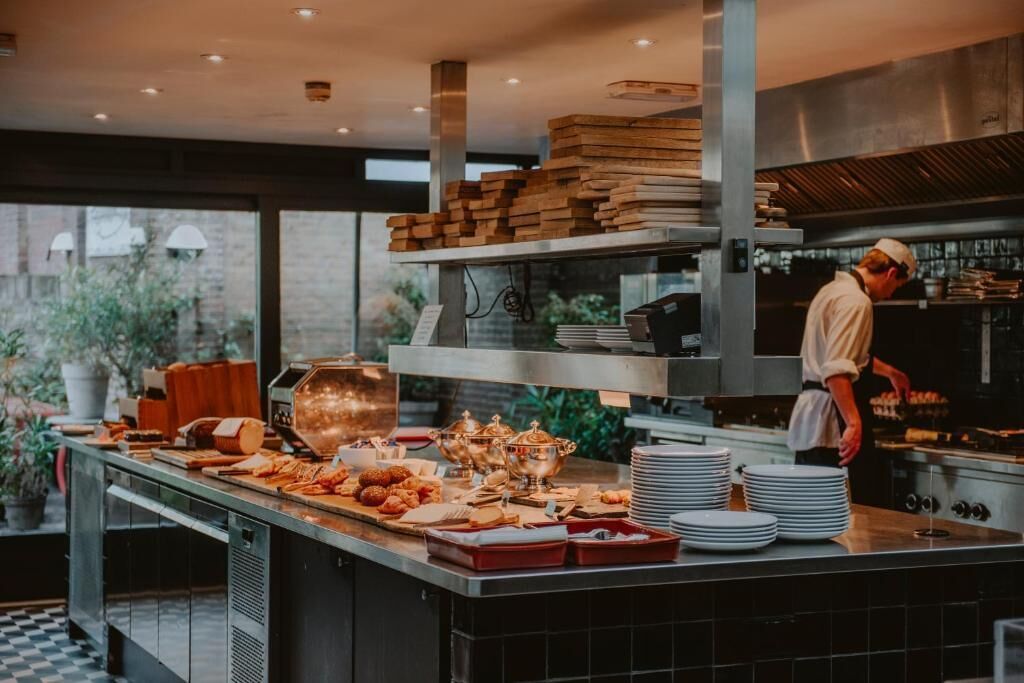 Petit déjeuner buffet servi tous les jours en supplément