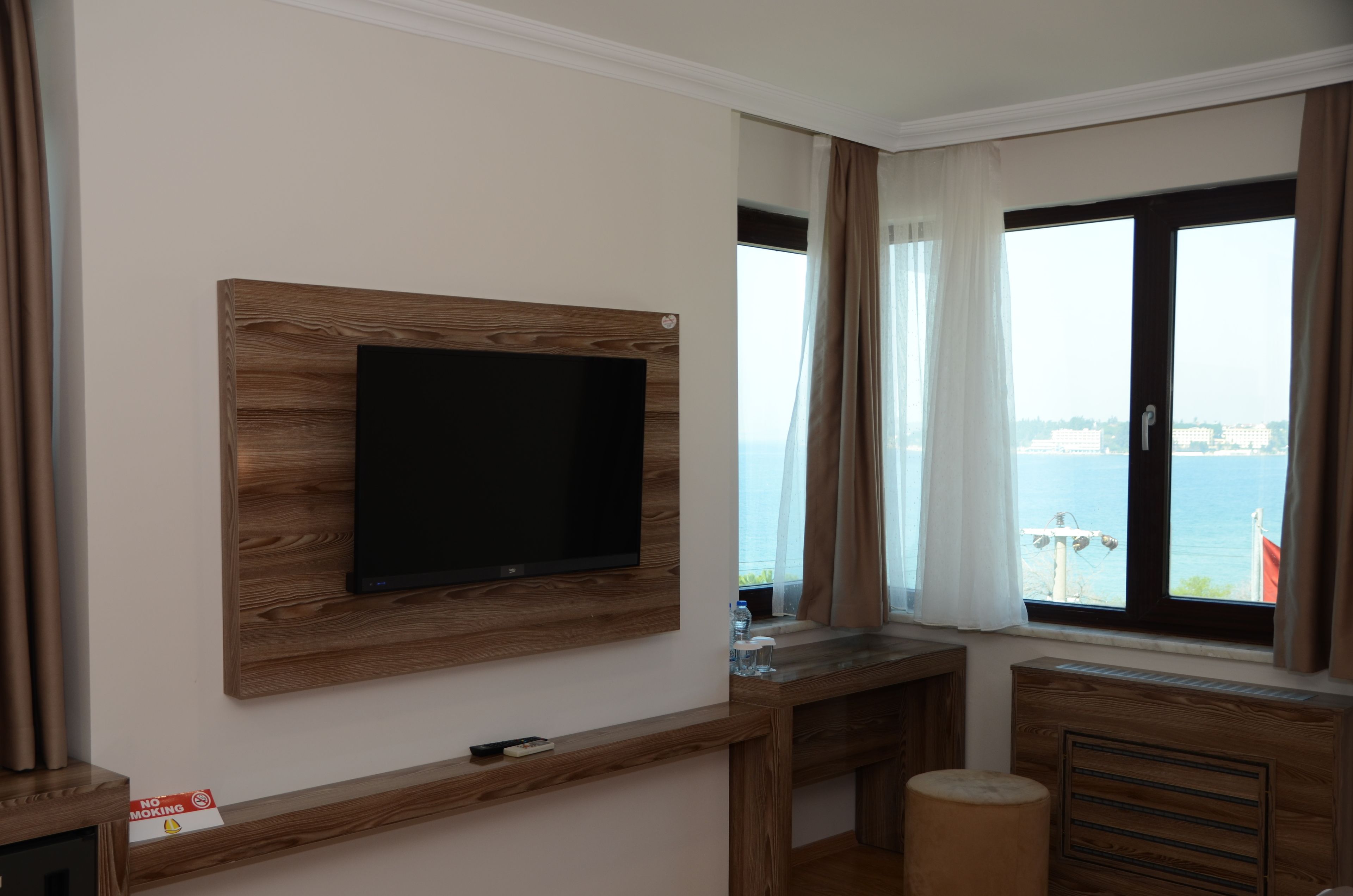 Minibar, in-room safe, free WiFi