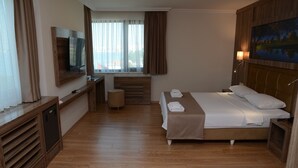 Minibar, safe på rommet og wi-fi (inkludert)