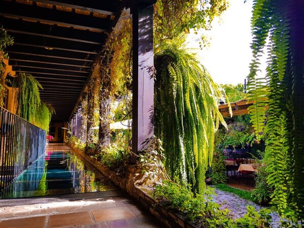 Interior entrance - Hotel Eterna Primavera Antigua (Antigua Guatemala)