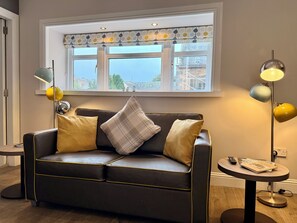 Leilighet, 2 soverom | Oppholdsområde | Flatskjerm-TV