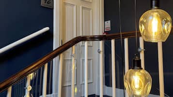 Leilighet, 2 soverom | Skrivebord, strykejern/-brett og sengetøy