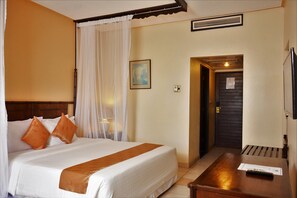 Premium bedding, memory-foam beds, minibar, in-room safe - Mombasa Continental Resort (Mombasa)