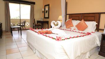 Kamar Single Standar, 1 Tempat Tidur Twin, pemandangan samudra | Seprai premium, busa memori, minibar, dan brankas