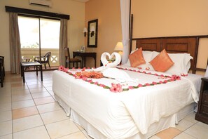 Literie de qualité supérieure, matelas mémoire de forme, minibar