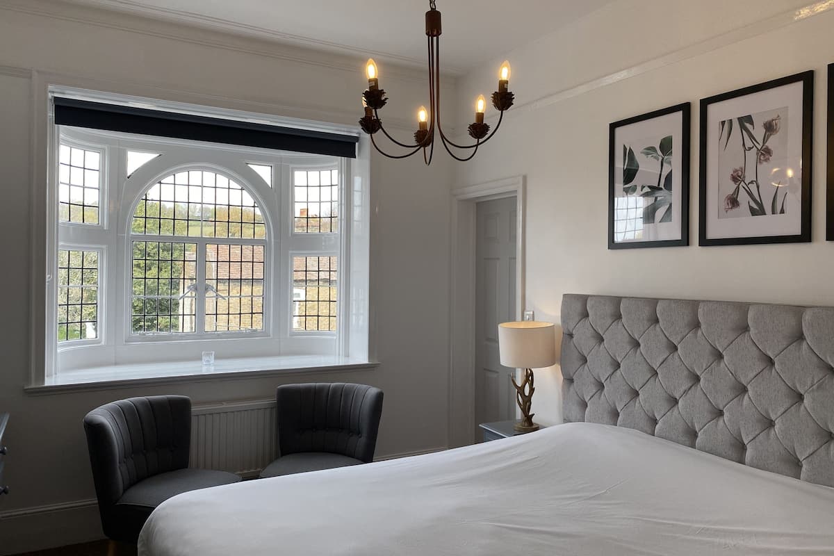 double room (room 5) | egyptian cotton sheets, blackout curtains, iron/ironing board, free wifi