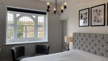 Double Room (Room 5) | Egyptian cotton sheets, blackout curtains, iron/ironing board, free WiFi