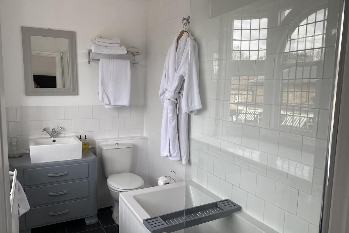 double room (room 5) | bathroom | shower, designer toiletries, hair dryer, bathrobes