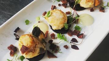 Breakfast, lunch, dinner served; local cuisine