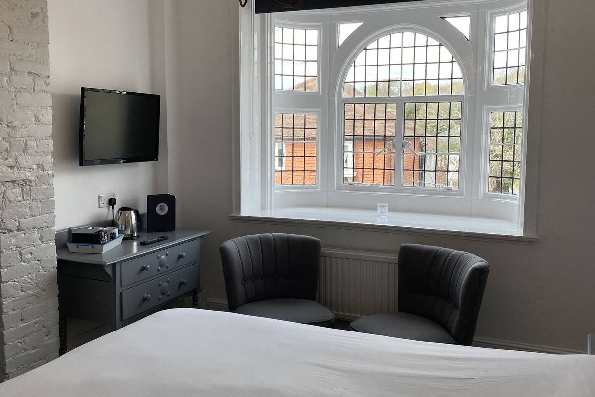 double room (room 5) | egyptian cotton sheets, blackout curtains, iron/ironing board, free wifi