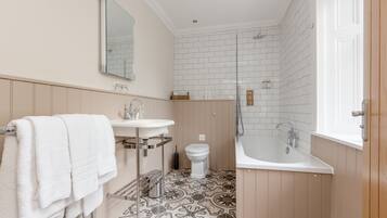 Artículos de tocador de diseñador, secador de pelo, toallas