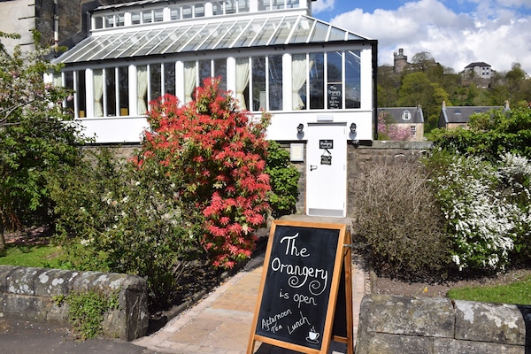 Middag serveres, britiske retter