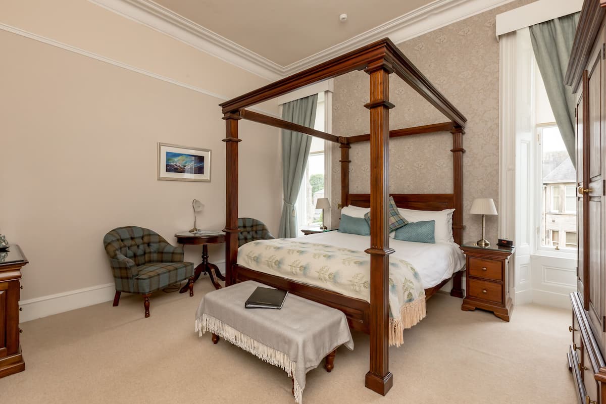 Superior tweepersoonskamer (Four Poster Bed) | Lakens van Egyptisch katoen, luxe beddengoed, een minibar