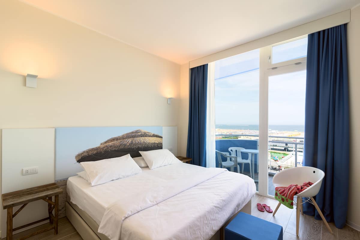 deluxe double or twin room, balcony, sea view | premium bedding, down duvets, minibar, in-room safe