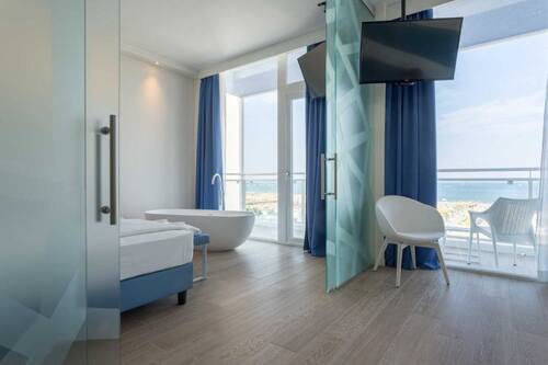 Suite, 1 Double or 2 Single Beds, Balcony, Sea View