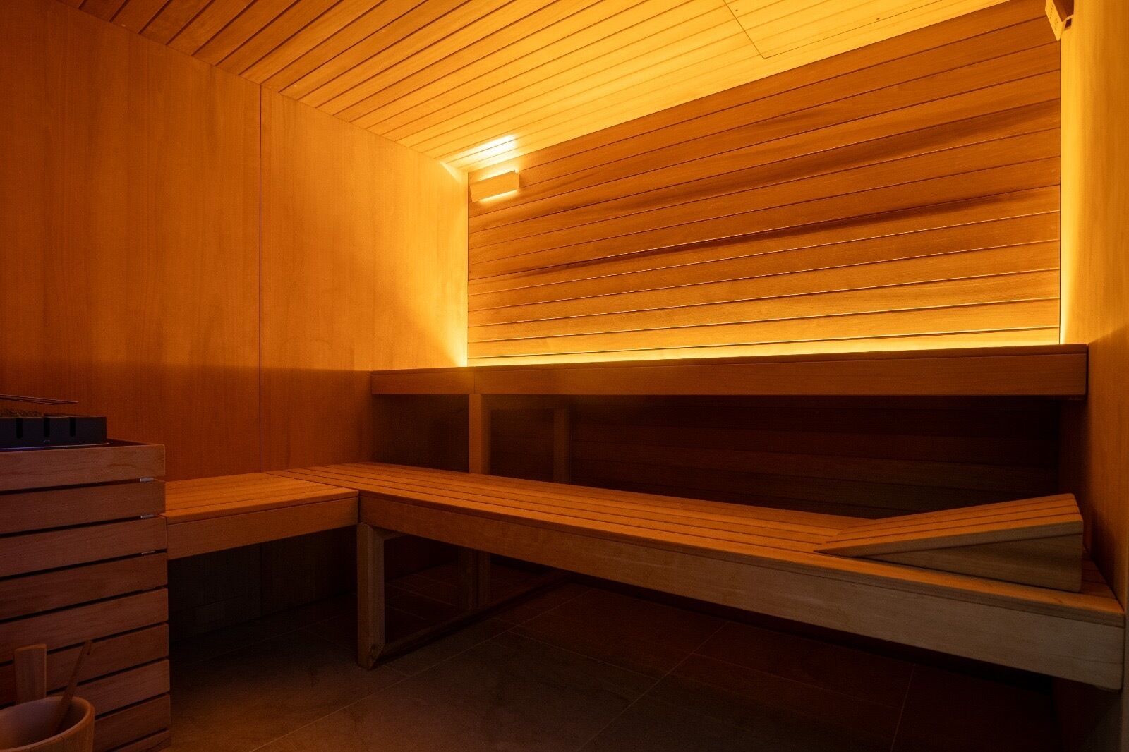 sauna, hot tub, turkish bath/hammam, body treatments, aromatherapy