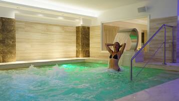 Sauna, hot tub, steam room, Turkish bath/hammam, massage/treatment rooms