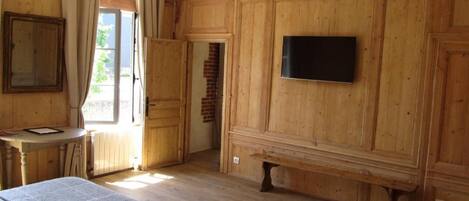 Suite | Individuell dekoriert, individuell eingerichtet, Schreibtisch