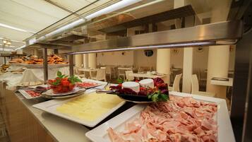 Colazione a buffet inclusa, servita tutte le mattine