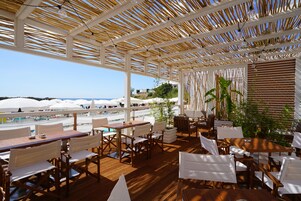 Ofrece almuerzos y cenas