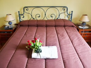 ملاءات من القطن المصري وأغطية فر اش متميزة وألحفة محشوة بالريش