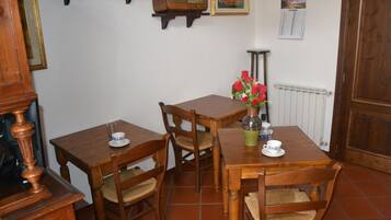 Free buffet breakfast