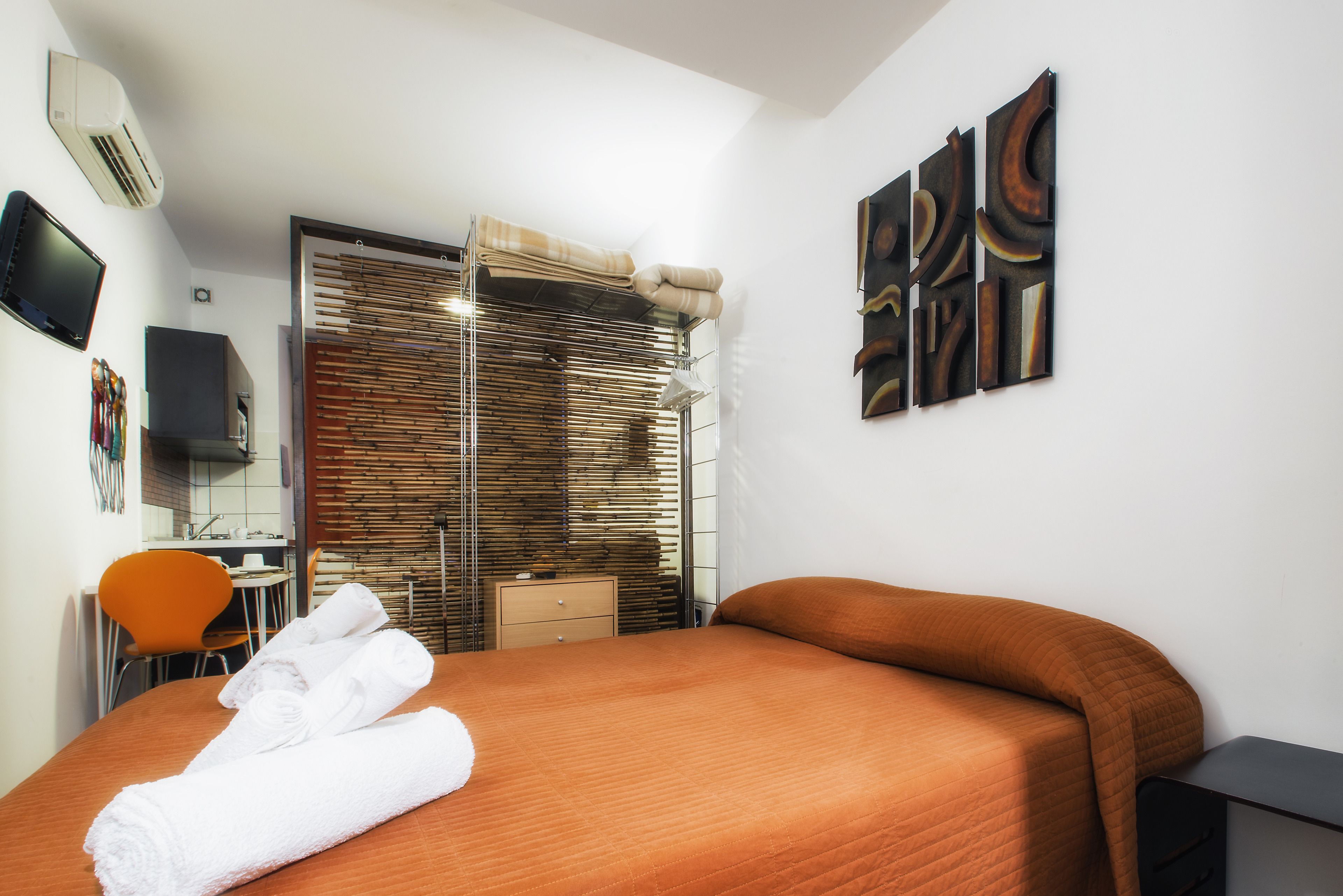 studio, kitchenette, annex building | minibar, in-room safe, desk, soundproofing